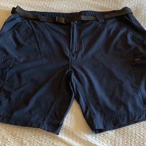 Gerry Men’s Size 40 Activewear Short W/Belt in Navy Good Condition